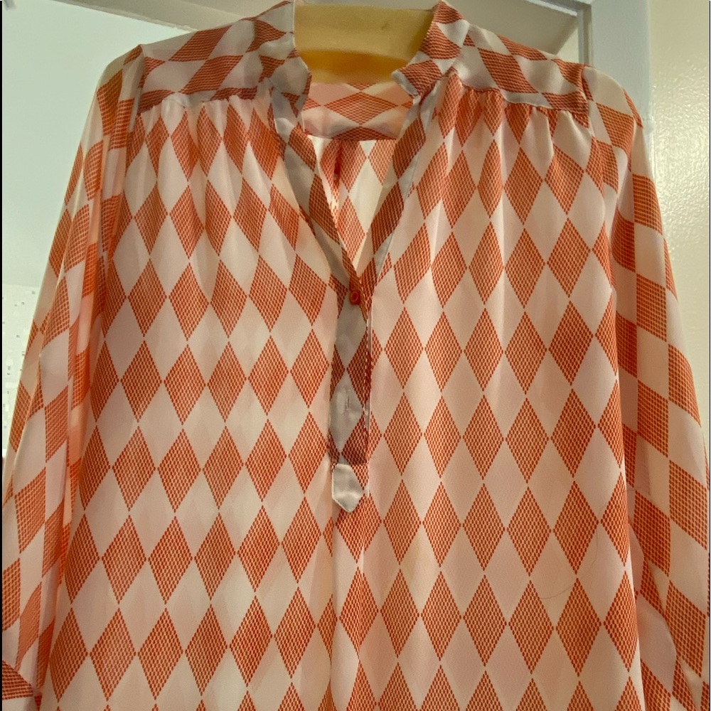 Red/white triangle silk top